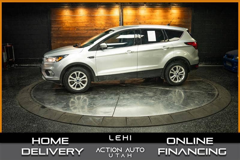 2019 Ford Escape SE, photo 1 of 11