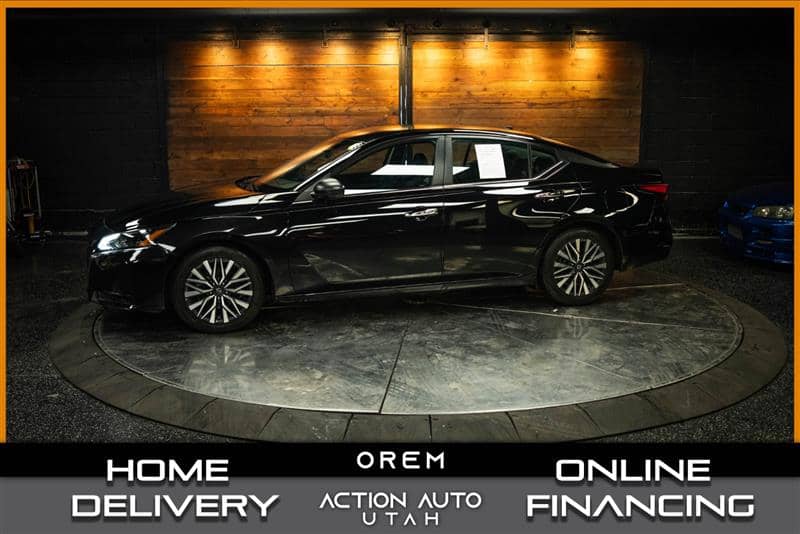 2025 Nissan Altima SV, photo 1 of 11