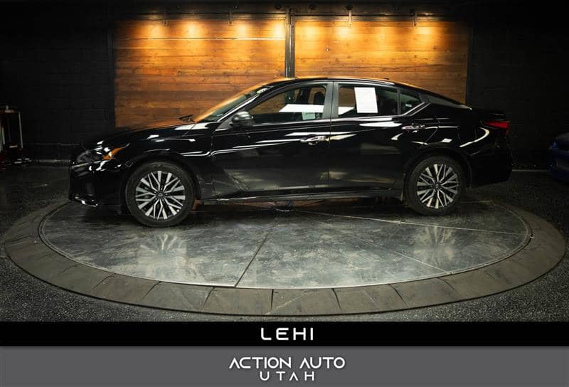 2025 Nissan Altima SV, photo 1 of 11