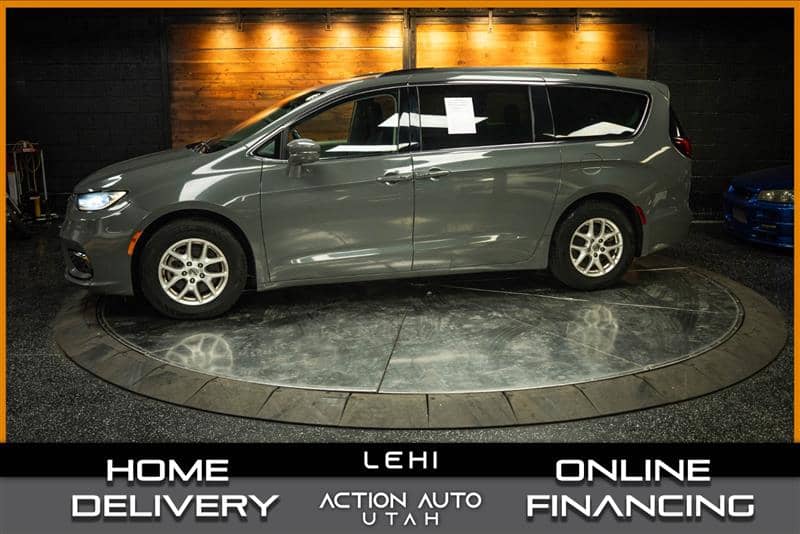 2022 Chrysler Pacifica Touring L, photo 1 of 11