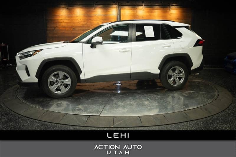 2022 Toyota RAV4 XLE, photo 1 of 11