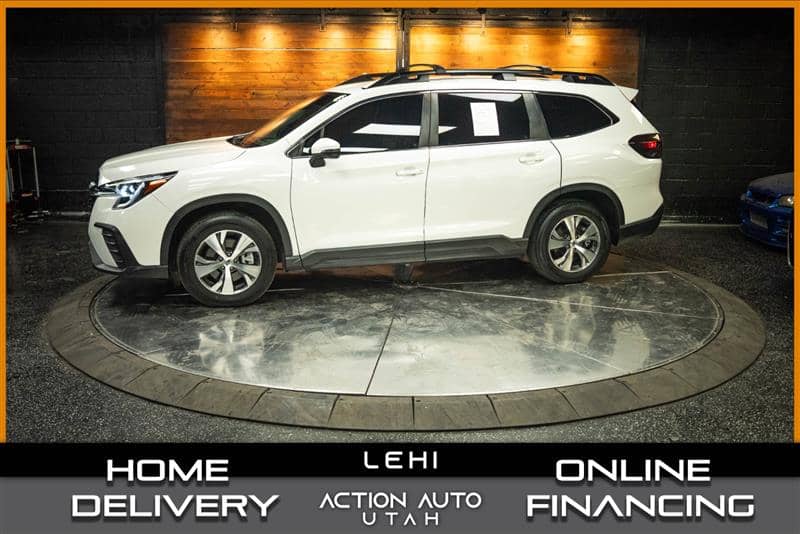 2023 Subaru Ascent Premium, photo 1 of 11