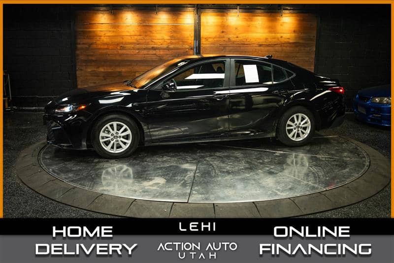 2025 Toyota Camry SE, photo 1 of 11