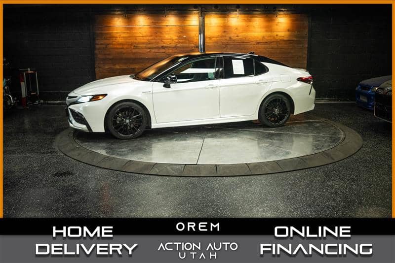 2021 Toyota Camry Hybrid XSE, photo 1 of 11