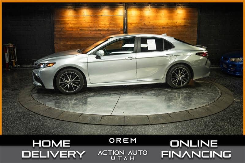 2021 Toyota Camry SE, photo 1 of 11