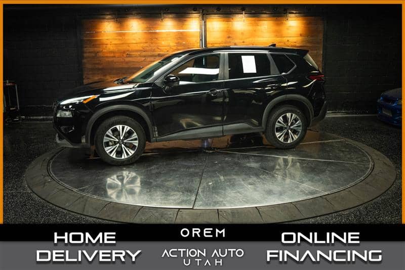 2022 Nissan Rogue SV, photo 1 of 11