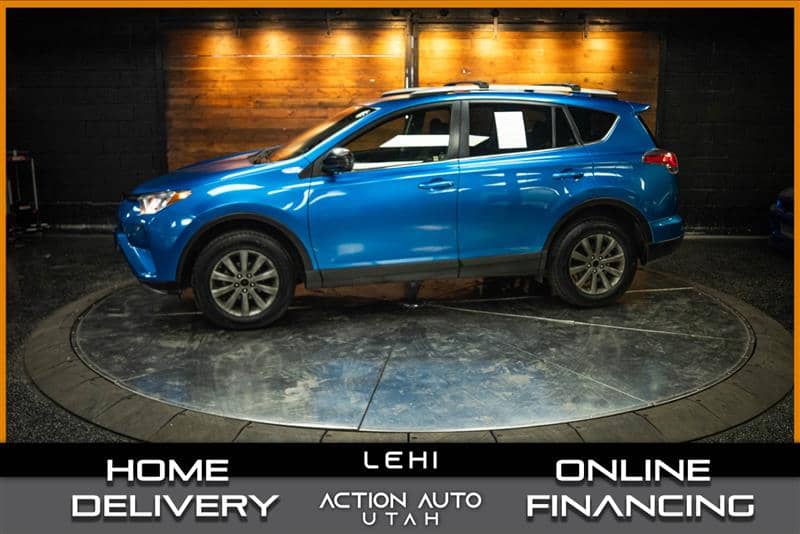 2018 Toyota RAV4 LE, photo 1 of 11