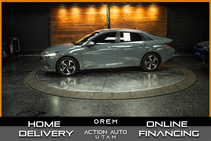 2023 Hyundai Elantra SEL, photo 1 of 11