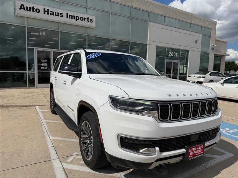 2023 Jeep Wagoneer L Series II 4x4 4dr SUV, photo 1 of 11