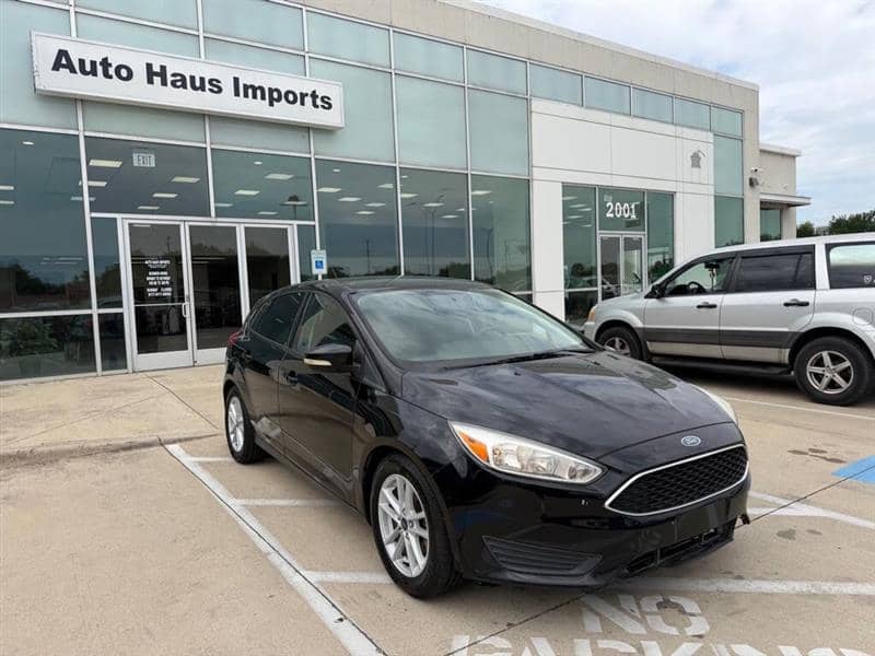 2017 Ford Focus SE 4dr Hatchback, photo 1 of 11