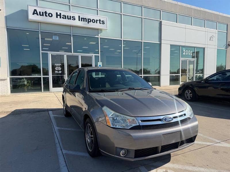 2011 Ford Focus SE 4dr Sedan, photo 1 of 11