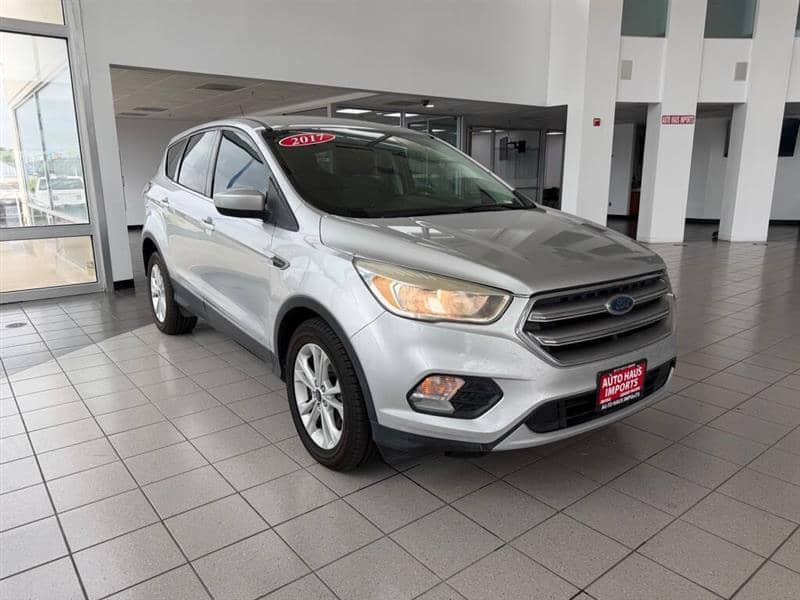 2017 Ford Escape SE 4dr SUV, photo 1 of 11