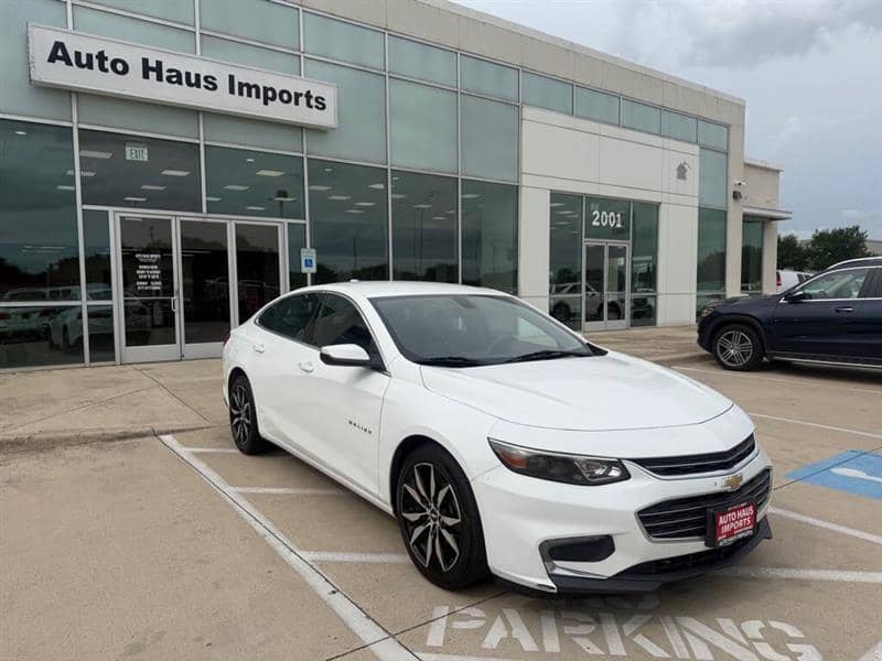 2017 Chevrolet Malibu LT 4dr Sedan, photo 1 of 11