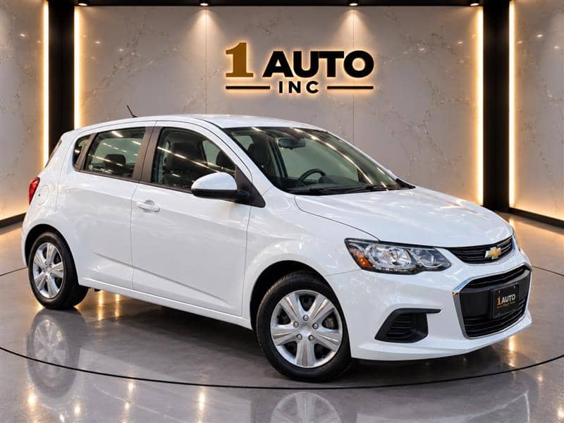 2019 Chevrolet Sonic LT, photo 1 of 11