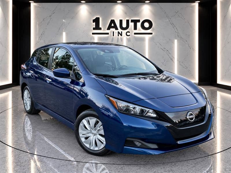 2023 Nissan Leaf S, photo 1 of 11