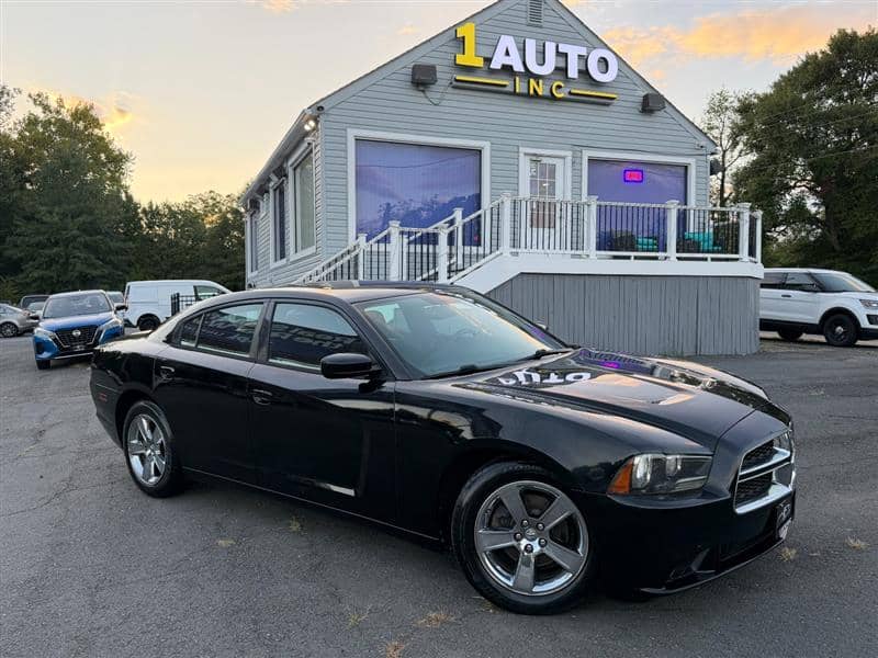 2012 Dodge Charger SXT, photo 1 of 11
