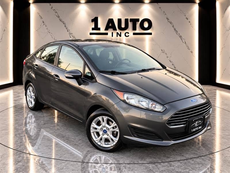2015 Ford Fiesta SE, photo 1 of 11