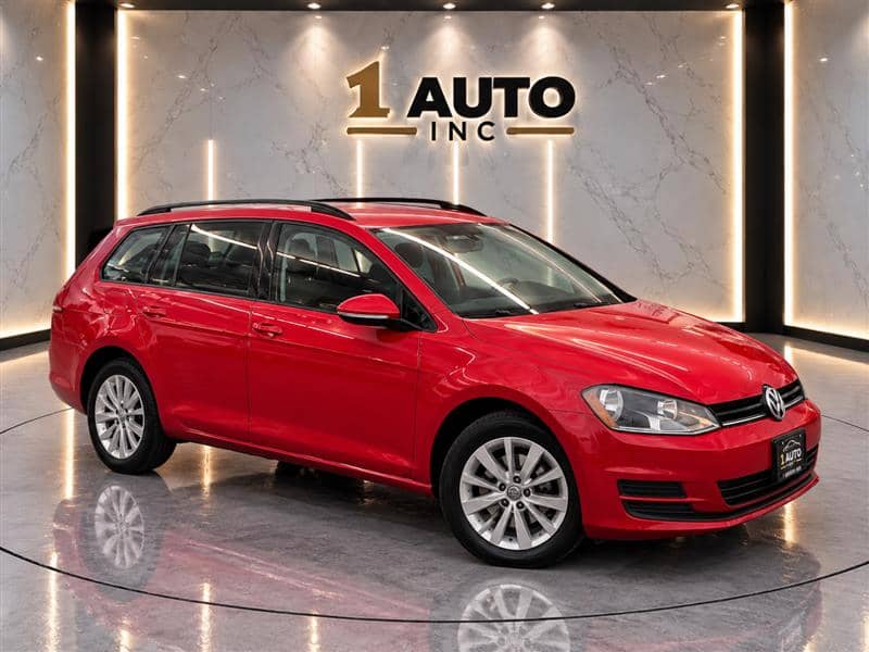 2017 Volkswagen Golf SportWagen TSI, photo 1 of 11