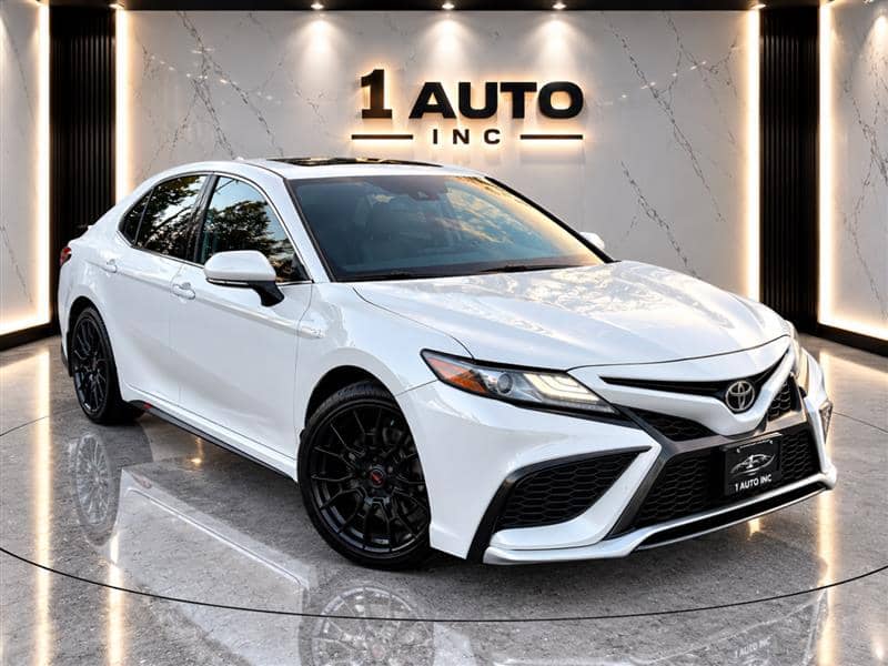 2021 Toyota Camry XSE, photo 1 of 11
