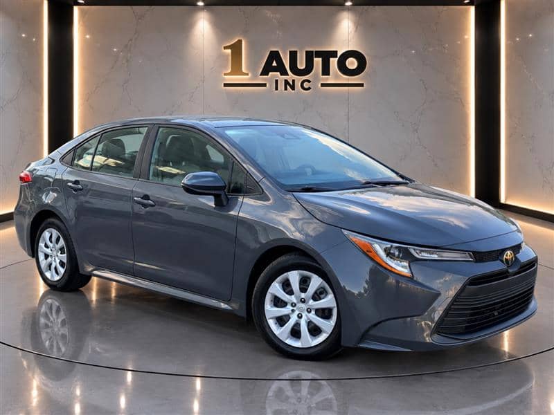 2024 Toyota Corolla LE, photo 1 of 11