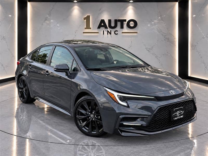 2024 Toyota Corolla SE, photo 1 of 11