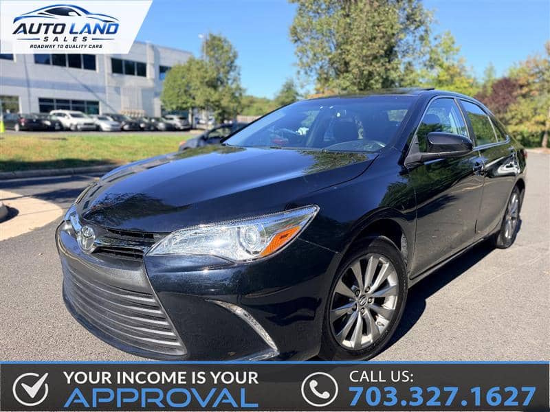 2016 Toyota Camry XLE, photo 1 of 11