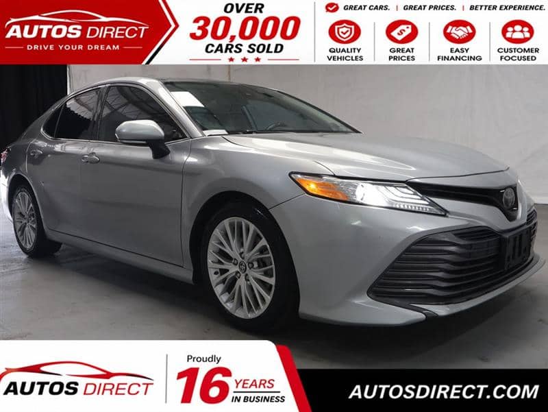 2019 Toyota Camry XLE V6, photo 1 of 11