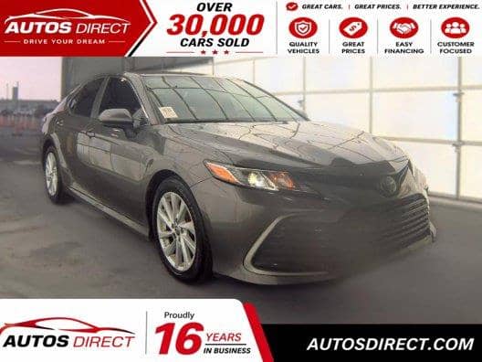 2022 Toyota Camry LE, photo 1 of 7