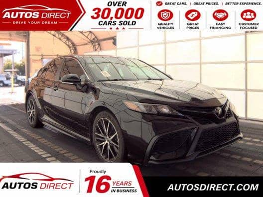 2024 Toyota Camry SE, photo 1 of 8
