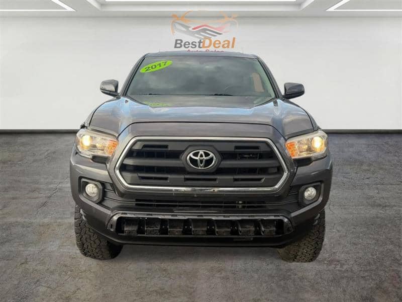 2017 Toyota Tacoma SR5 V6 4WD, photo 1 of 11