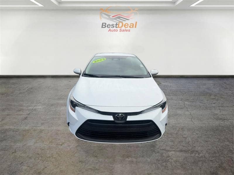 2023 Toyota Corolla LE, photo 1 of 11