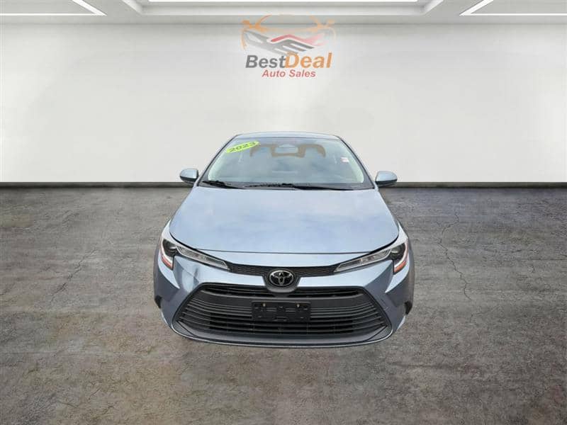 2023 Toyota Corolla LE, photo 1 of 11
