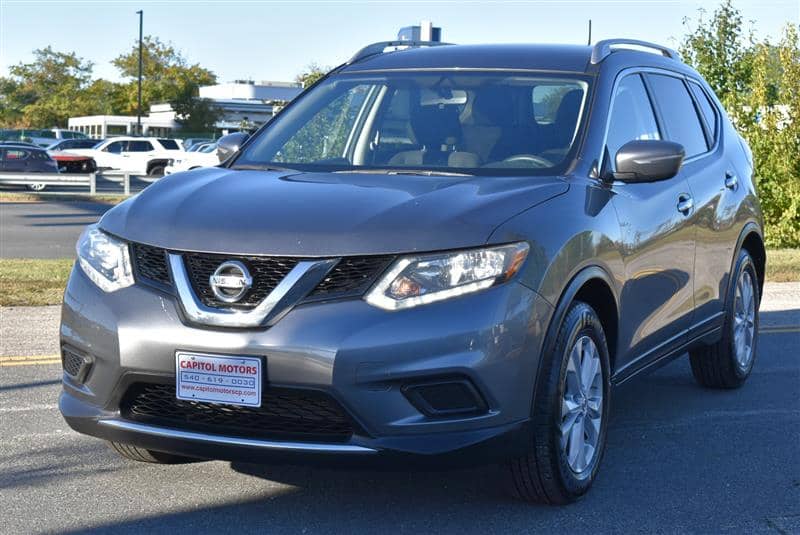 2015 Nissan Rogue SV, photo 1 of 11