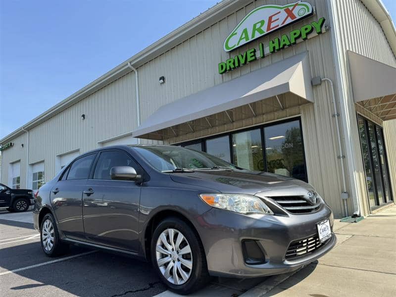 2013 Toyota Corolla LE, photo 1 of 11