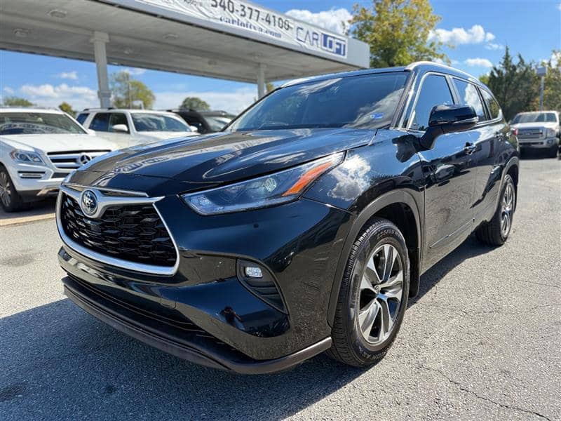 2023 Toyota Highlander Hybrid XLE, photo 1 of 11