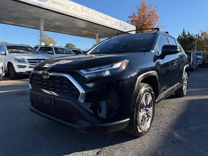 2025 Toyota RAV4 Hybrid XLE, photo 1 of 11