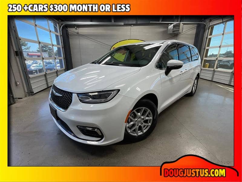 2023 Chrysler Pacifica Touring L, photo 1 of 11