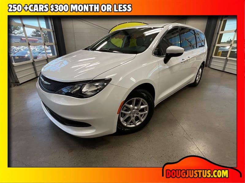 2023 Chrysler Voyager LX, photo 1 of 11