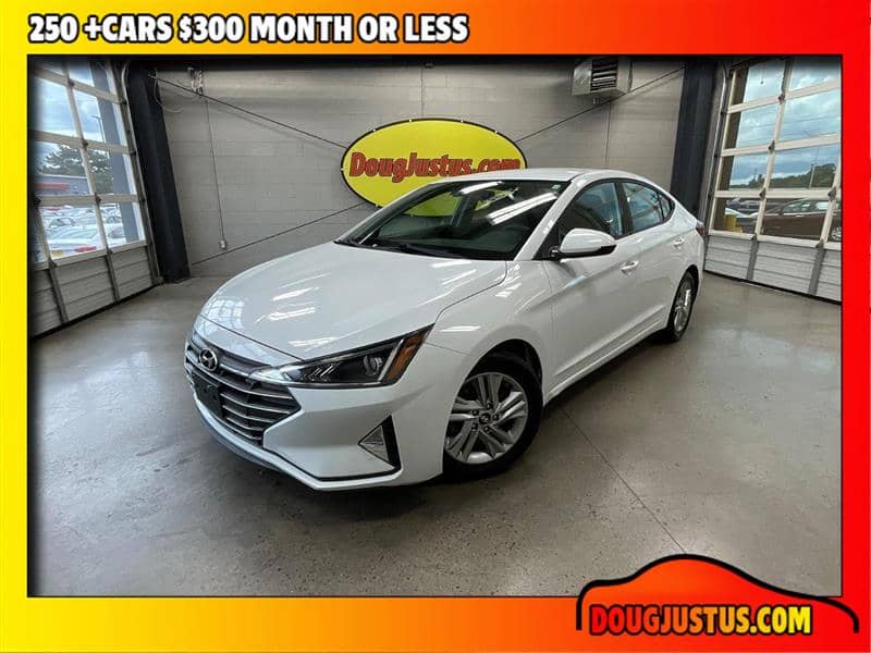 2020 Hyundai Elantra SEL, photo 1 of 11