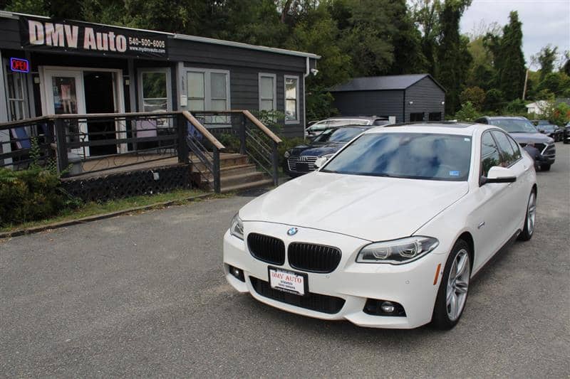 2016 BMW 5 Series 550i xDrive, photo 1 of 11