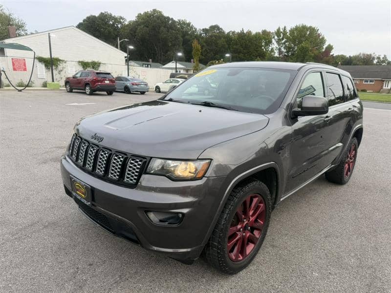 2017 Jeep Grand Cherokee Altitude, photo 1 of 3