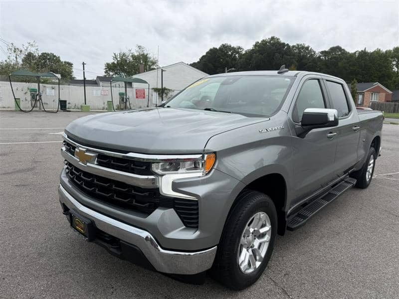2023 Chevrolet Silverado 1500 LT, photo 1 of 11