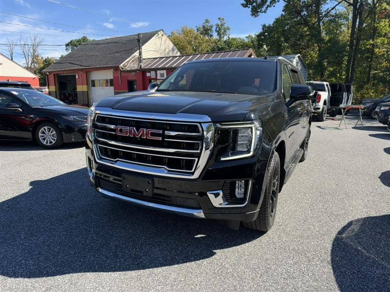 2023 GMC Yukon XL SLT, photo 1 of 11