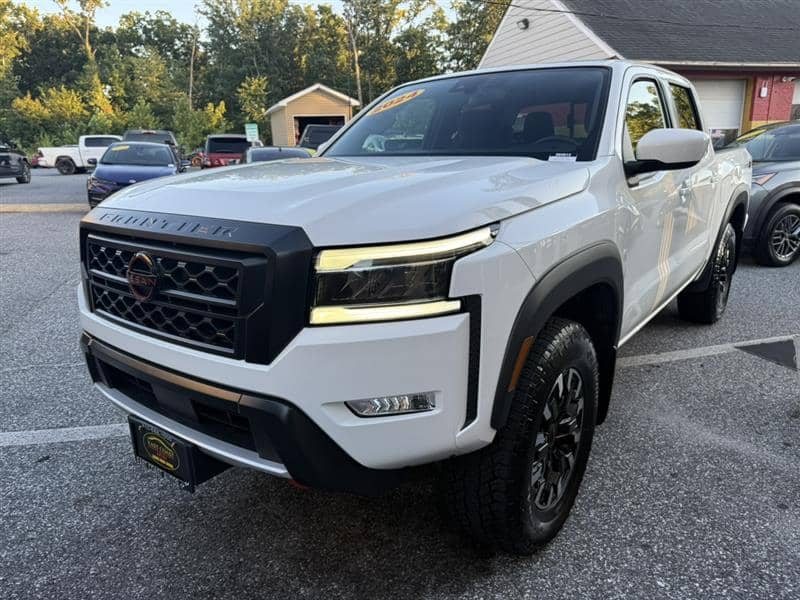 2024 Nissan Frontier PRO-4X, photo 1 of 11