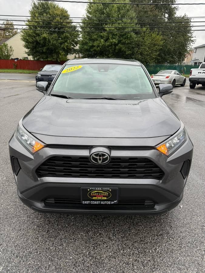 2022 Toyota RAV4 LE, photo 1 of 11