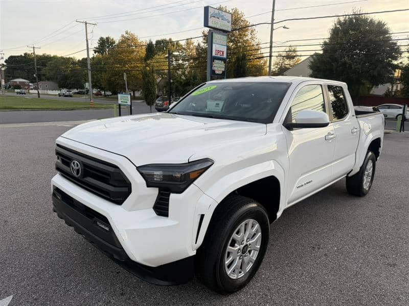 2025 Toyota Tacoma SR/SR5/TRD Sport/TRD Off Road/Limited, photo 1 of 11