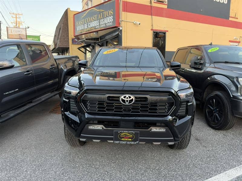 2025 Toyota Tacoma SR/SR5/TRD Sport/TRD Off Road/Limited, photo 1 of 11