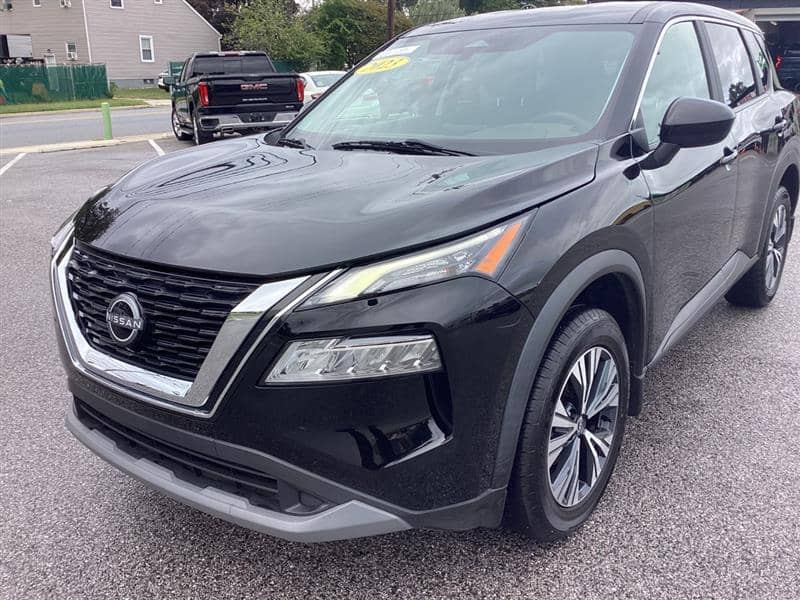 2023 Nissan Rogue SV, photo 1 of 11