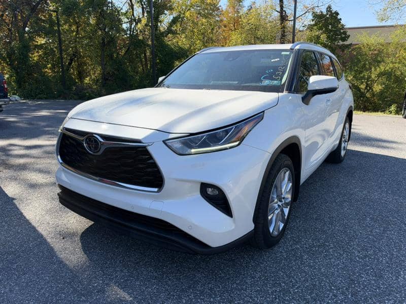 2021 Toyota Highlander Limited/Platinum, photo 1 of 11