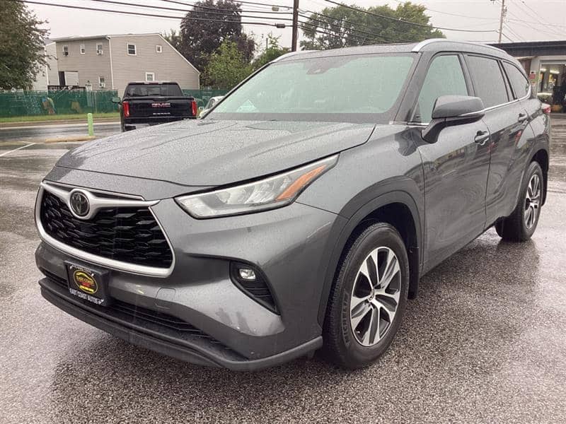 2020 Toyota Highlander XLE, photo 1 of 11